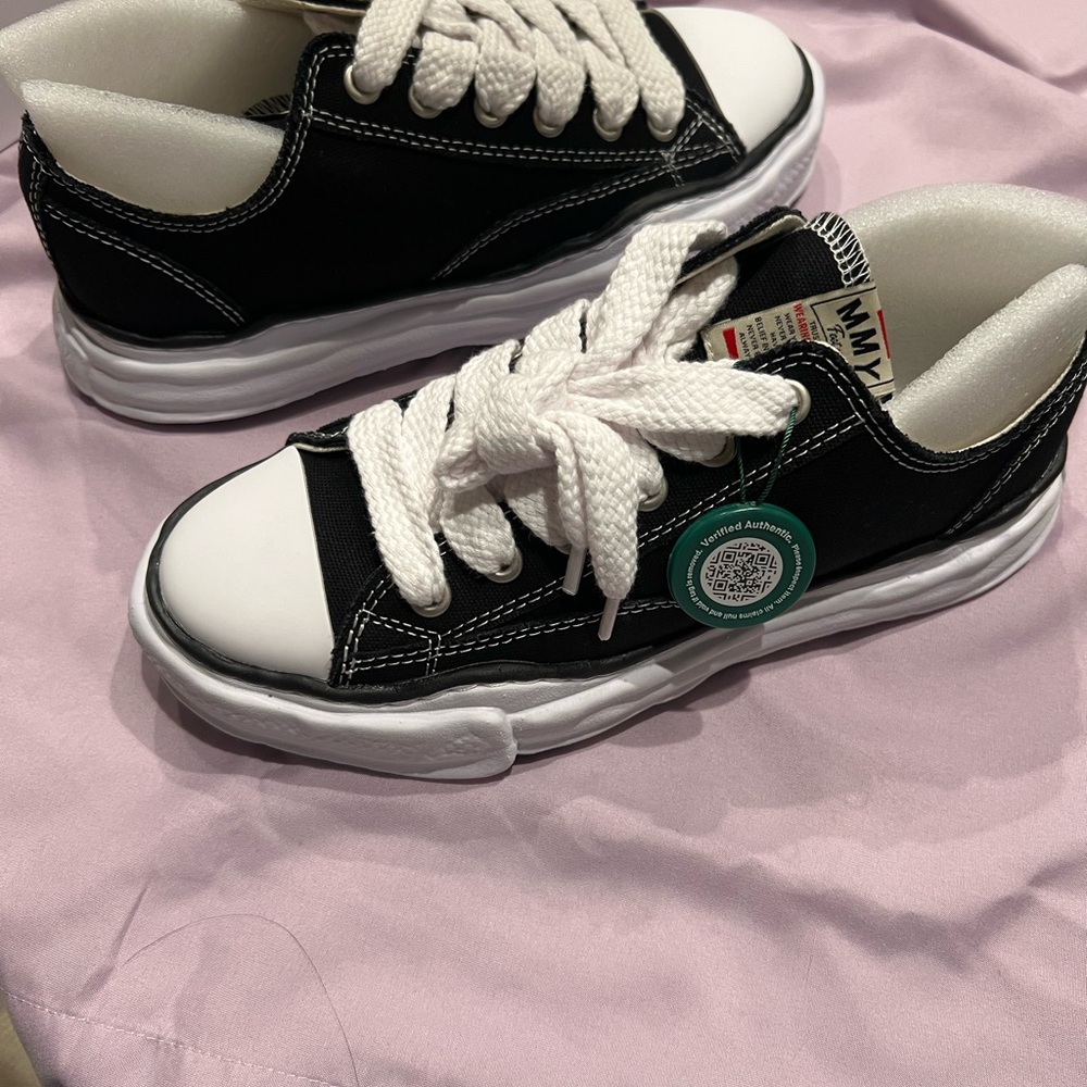 Mens Black & White designer sneakers